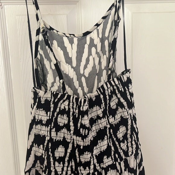 BLACK AND WHITE HALTER NECK DRESS - Picture 3 of 3